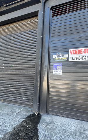Casa à venda com 380m², 2 quartos e 2 vagas Casa à venda com 380m², 2 quartos e 2 vagasFachada com PLACA