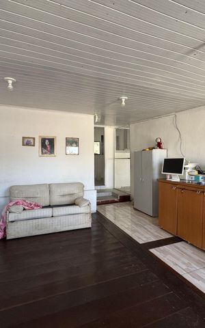 Casa à venda com 380m², 2 quartos e 2 vagas Casa à venda com 380m², 2 quartos e 2 vagasSala