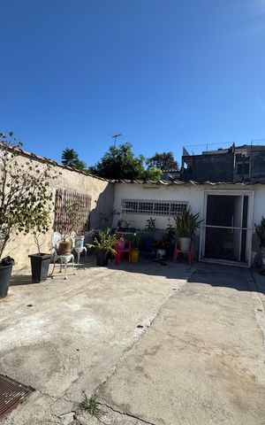Casa à venda com 380m², 2 quartos e 2 vagas Casa à venda com 380m², 2 quartos e 2 vagasQuintal