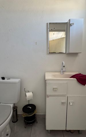 Casa à venda com 380m², 2 quartos e 2 vagas Casa à venda com 380m², 2 quartos e 2 vagasBanheiro 2