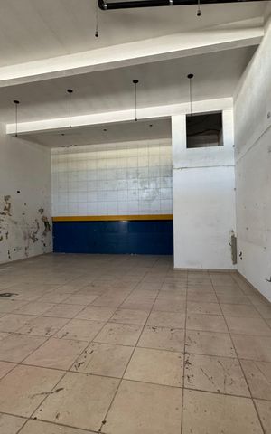 Casa à venda com 380m², 2 quartos e 2 vagas Casa à venda com 380m², 2 quartos e 2 vagasSalão comercial