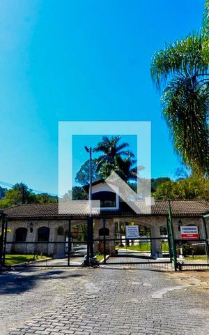 Casa de condomínio à venda com 450m², 5 quartos e 6 vagas Casa de condomínio à venda com 450m², 5 quartos e 6 vagasFachada do Condomínio