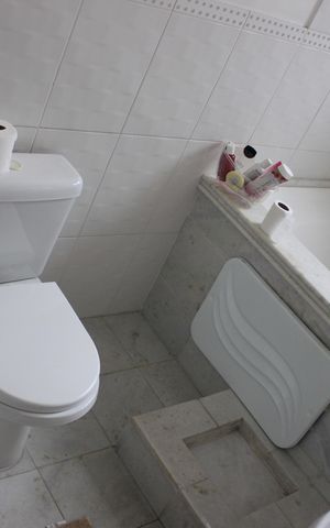 Casa à venda com 242m², 4 quartos e 4 vagasBanheiro da suíte 2