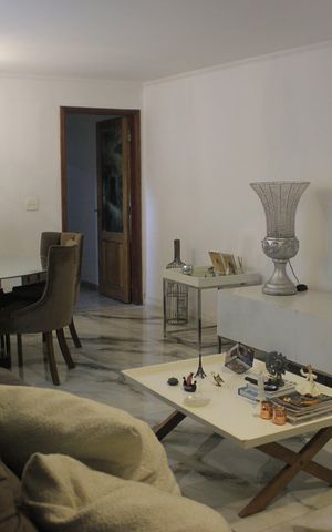 Casa à venda com 242m², 4 quartos e 4 vagasSala