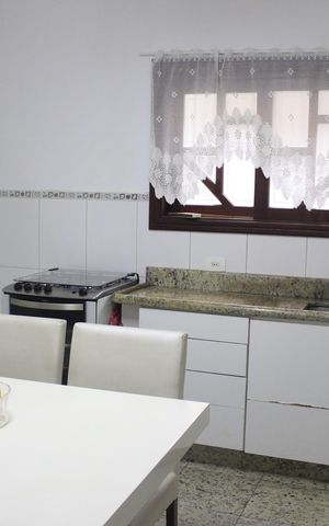 Casa à venda com 242m², 4 quartos e 4 vagasCozinha