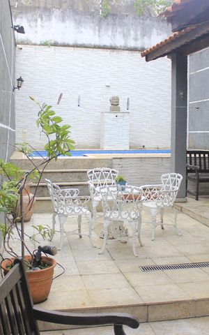 Casa à venda com 242m², 4 quartos e 4 vagasEspaço Gourmet e piscina