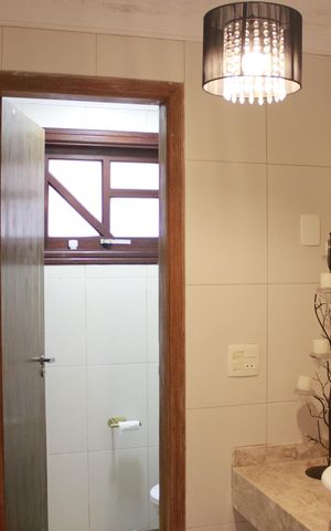 Casa à venda com 242m², 4 quartos e 4 vagasLavabo