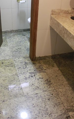 Casa à venda com 242m², 4 quartos e 4 vagasLavabo