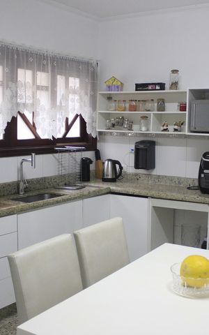 Casa à venda com 242m², 4 quartos e 4 vagasCozinha