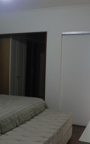Casa à venda com 242m², 4 quartos e 4 vagasSuíte 2