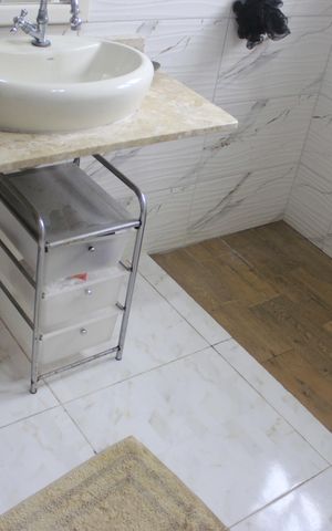 Casa à venda com 242m², 4 quartos e 4 vagasBanheiro social