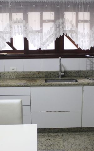 Casa à venda com 242m², 4 quartos e 4 vagasCozinha