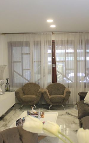 Casa à venda com 242m², 4 quartos e 4 vagasSala