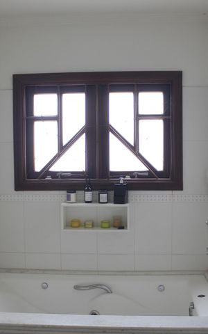 Casa à venda com 242m², 4 quartos e 4 vagasBanheiro da suíte 2