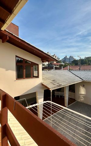 Casa para alugar com 391m², 5 quartos e 3 vagas Casa para alugar com 391m², 5 quartos e 3 vagasVaranda