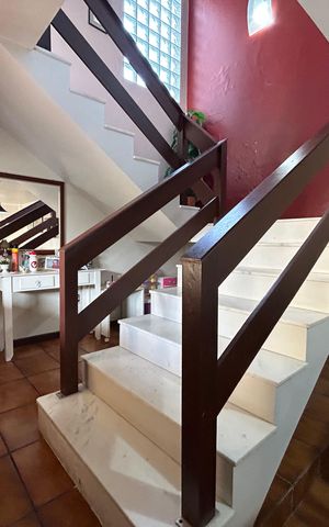 Casa para alugar com 391m², 5 quartos e 3 vagas Casa para alugar com 391m², 5 quartos e 3 vagasEscada
