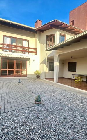 Casa para alugar com 391m², 5 quartos e 3 vagas Casa para alugar com 391m², 5 quartos e 3 vagasÁrea externa