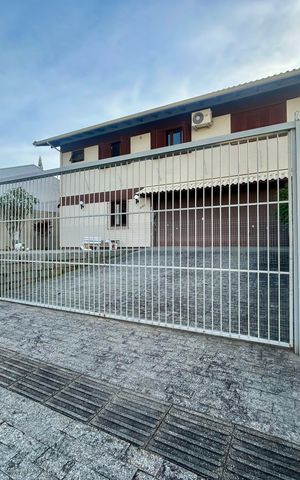 Casa para alugar com 391m², 5 quartos e 3 vagas Casa para alugar com 391m², 5 quartos e 3 vagasFachada