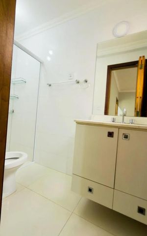 Casa à venda com 125m², 3 quartos e 2 vagas Casa à venda com 125m², 3 quartos e 2 vagasBanheiro