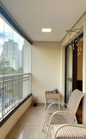 Apartamento à venda com 165m², 4 quartos e 3 vagas Apartamento à venda com 165m², 4 quartos e 3 vagasVaranda