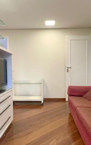 Apartamento à venda com 165m², 4 quartos e 3 vagas Apartamento à venda com 165m², 4 quartos e 3 vagasSala de TV