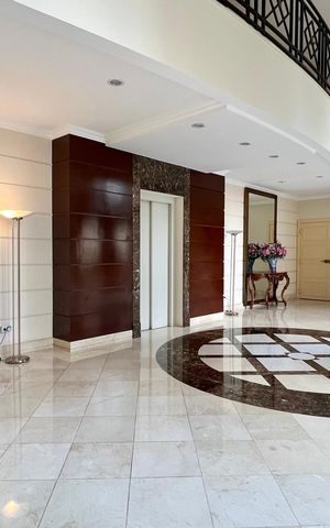 Apartamento à venda com 165m², 4 quartos e 3 vagas Apartamento à venda com 165m², 4 quartos e 3 vagasHall de entrada