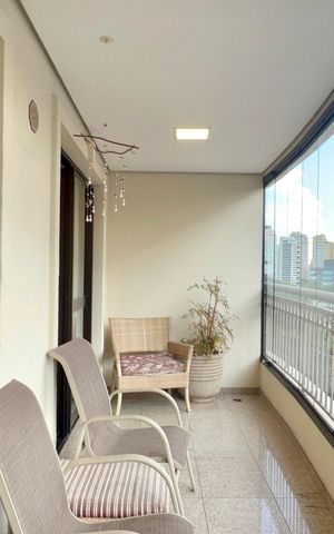 Apartamento à venda com 165m², 4 quartos e 3 vagas Apartamento à venda com 165m², 4 quartos e 3 vagasVaranda