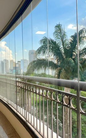 Apartamento à venda com 165m², 4 quartos e 3 vagas Apartamento à venda com 165m², 4 quartos e 3 vagasVaranda