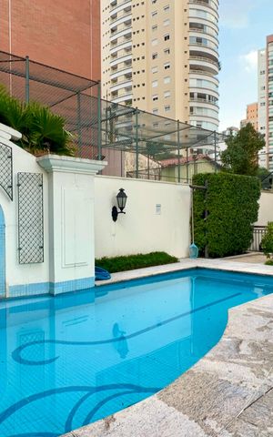 Apartamento à venda com 165m², 4 quartos e 3 vagas Apartamento à venda com 165m², 4 quartos e 3 vagasPiscina