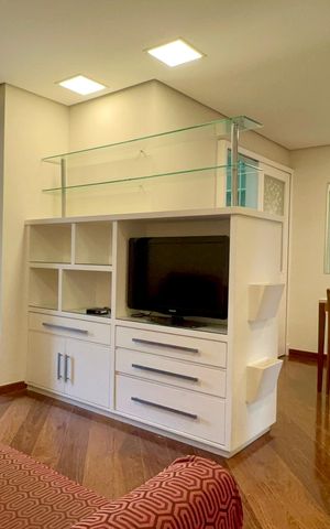 Apartamento à venda com 165m², 4 quartos e 3 vagas Apartamento à venda com 165m², 4 quartos e 3 vagasSala de TV