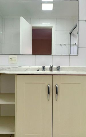Apartamento à venda com 165m², 4 quartos e 3 vagas Apartamento à venda com 165m², 4 quartos e 3 vagasBanheiro da Suíte 2