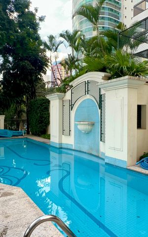 Apartamento à venda com 165m², 4 quartos e 3 vagas Apartamento à venda com 165m², 4 quartos e 3 vagasPiscina
