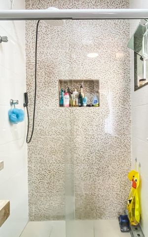 Casa à venda com 68m², 2 quartos e 2 vagas Casa à venda com 68m², 2 quartos e 2 vagasBanheiro da Suíte