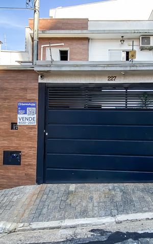 Casa à venda com 68m², 2 quartos e 2 vagas Casa à venda com 68m², 2 quartos e 2 vagasFachada