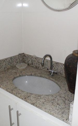 Apartamento para alugar com 350m², 4 quartos e 2 vagasBanheiro de serviço