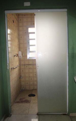 Casa à venda com 220m², 5 quartos e 4 vagasBanheiro 1