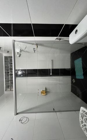 Casa à venda com 320m², 3 quartos e 3 vagas Casa à venda com 320m², 3 quartos e 3 vagasBanheiro Social
