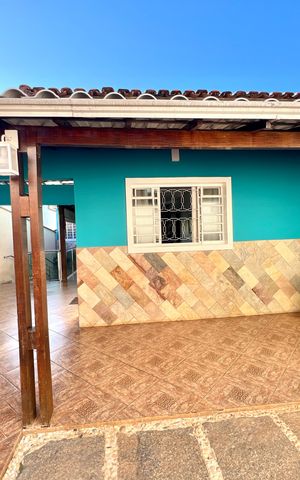 Casa à venda com 320m², 3 quartos e 3 vagas Casa à venda com 320m², 3 quartos e 3 vagasFachada