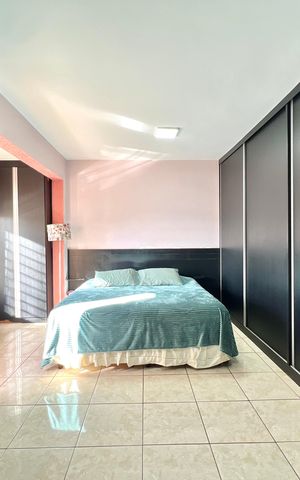 Casa à venda com 320m², 3 quartos e 3 vagas Casa à venda com 320m², 3 quartos e 3 vagasQuarto Suíte