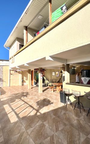Casa à venda com 320m², 3 quartos e 3 vagas Casa à venda com 320m², 3 quartos e 3 vagasEspaço Gourmet