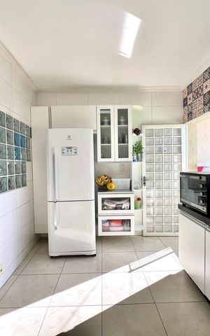 Casa à venda com 320m², 3 quartos e 3 vagas Casa à venda com 320m², 3 quartos e 3 vagasCozinha