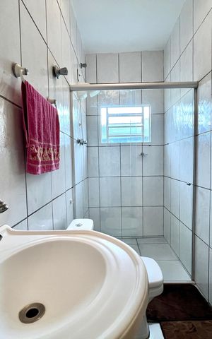 Casa à venda com 320m², 3 quartos e 3 vagas Casa à venda com 320m², 3 quartos e 3 vagasBanheiro da Suíte
