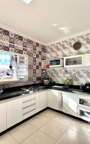 Casa à venda com 320m², 3 quartos e 3 vagas Casa à venda com 320m², 3 quartos e 3 vagasCozinha