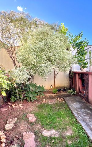 Casa à venda com 320m², 3 quartos e 3 vagas Casa à venda com 320m², 3 quartos e 3 vagasÁrea comum