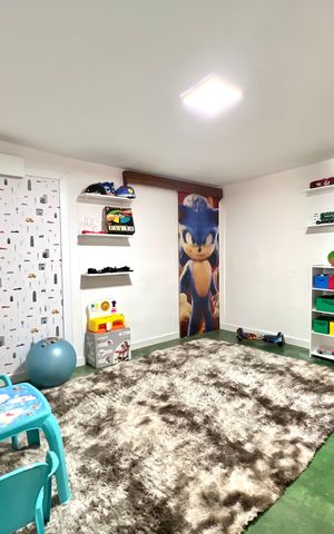 Casa à venda com 320m², 3 quartos e 3 vagas Casa à venda com 320m², 3 quartos e 3 vagasPlayground