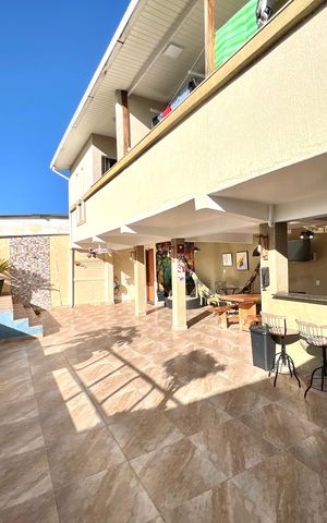 Casa à venda com 320m², 3 quartos e 3 vagas Casa à venda com 320m², 3 quartos e 3 vagasEspaço Gourmet