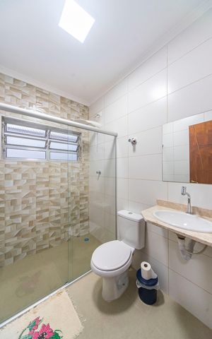 Casa à venda com 104m², 3 quartos e 2 vagas Casa à venda com 104m², 3 quartos e 2 vagasBanheiro