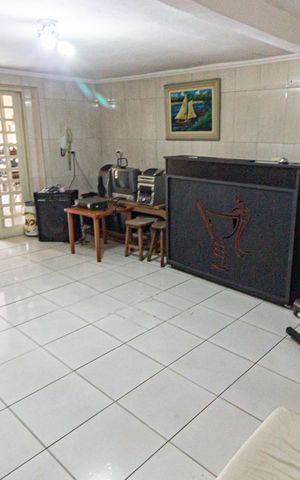 Casa à venda com 280m², 4 quartos e 5 vagas Casa à venda com 280m², 4 quartos e 5 vagasSalão de Festas