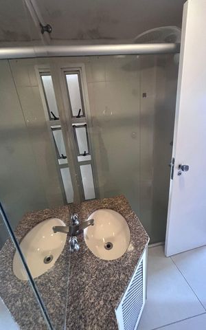 Apartamento à venda com 75m², 3 quartos e 2 vagas Apartamento à venda com 75m², 3 quartos e 2 vagasBanheiro