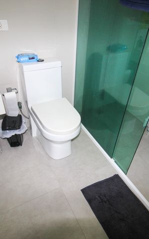 Casa para alugar com 250m², 4 quartos e 5 vagas Casa para alugar com 250m², 4 quartos e 5 vagasBanheiro social